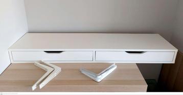 Wandplank met lades beschikbaar voor biedingen