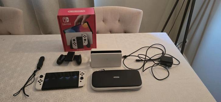 Nintendo Switch Oled 64gb+hoes+game Zo goed als nieuw, Games en Spelcomputers, Spelcomputers | Nintendo Switch, Zo goed als nieuw