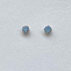 Oorbelletjes met blauwe steentjes, Ophalen of Verzenden