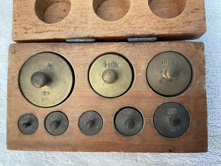 Antieke apotheker gewichtjes in origineel houten kistje., Antiek en Kunst, Antiek | Gereedschap en Instrumenten, Ophalen