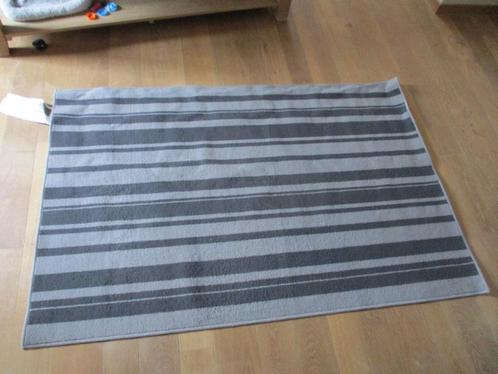 Tapijt , vloerbekl, vloer mat , vloerkleed , grijs gestreept, Huis en Inrichting, Stoffering | Tapijten en Vloerkleden, Gebruikt