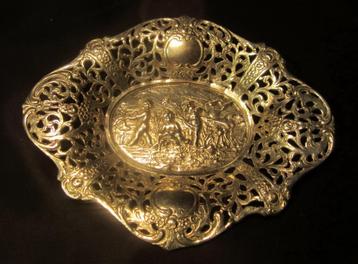 Antiek zilver schaaltje met engeltjes, cupido's, putti beschikbaar voor biedingen