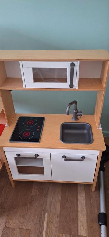Houten ikea speelgoedkeukentje met toebehoren beschikbaar voor biedingen