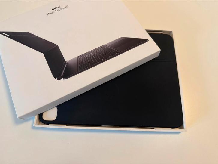 Gloednieuw - Apple magic keyboard M4 - 13 inch azerty, Computers en Software, Toetsenborden, Zo goed als nieuw, Azerty, Ophalen