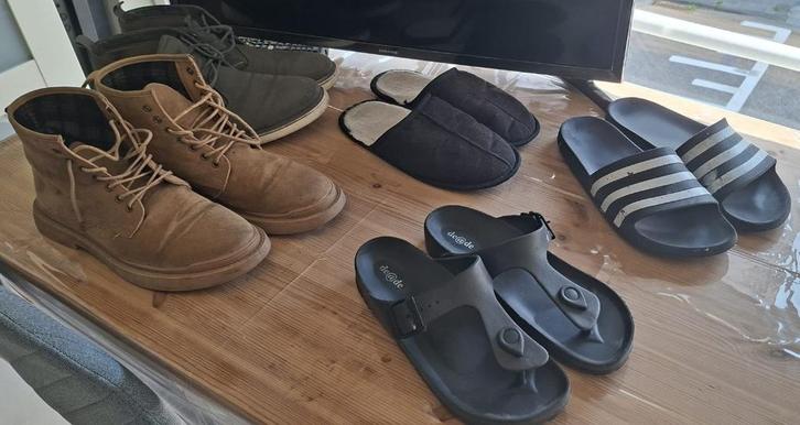 slippers en schoenen setje (42/43) man, Kleding | Dames, Schoenen, Gedragen, Slippers, Overige kleuren, Ophalen