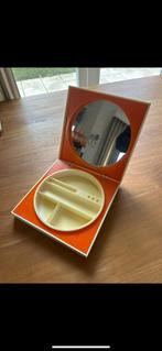 Boîte maquillage année 1970/ orange & blanche, Handtassen en Accessoires, Beautycases, Ophalen, Oranje, Met spiegeltje(s)