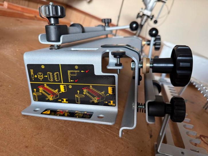 Dewalt. Gabarit pour queues d’aronde - neuf (jamais utilisé), Bricolage & Construction, Outillage | Fraiseuses, Neuf, Électrique