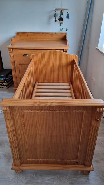 Commode, babybed én matras + aerosleep beschikbaar voor biedingen