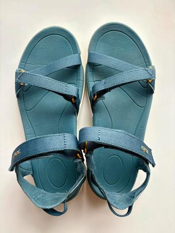 Mooie TEVA sandalen in goede propere staat. Maat 37. beschikbaar voor biedingen