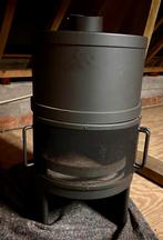 Ronde houtkachel in staal met vloerplaat en afvoerbuis, Huis en Inrichting, Kachels, Ophalen, Gebruikt, Vrijstaand, Houtkachel