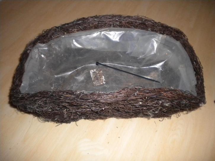 Bloemen - / plantenmand in 't riet, Huis en Inrichting, Woonaccessoires | Schalen en Manden, Mand, Riet, Ophalen