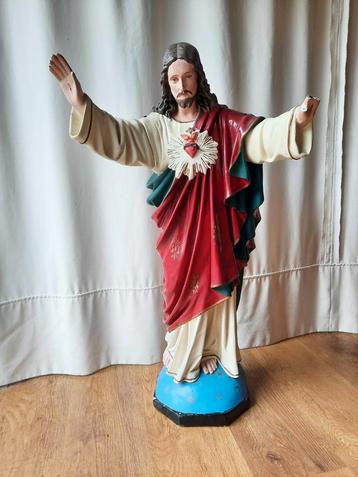 Verschillende religieuze beelden beschikbaar voor biedingen