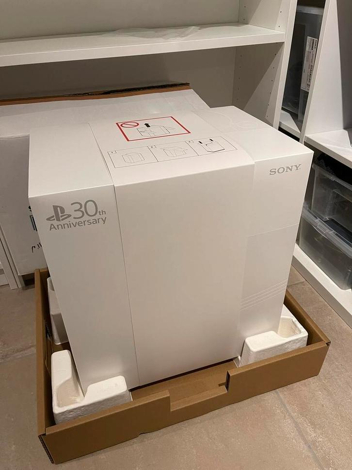 PlayStation 5 Pro 30th Anniversary Limited Edition, Consoles de jeu & Jeux vidéo, Consoles de jeu | Sony PlayStation 5, Comme neuf