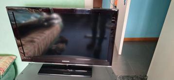Samsung niet-smart-tv met tv-standaard onder beschikbaar voor biedingen