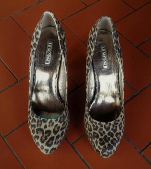 Suède pumps van La Strada - als nieuw, Vêtements | Femmes, Chaussures, Comme neuf, Escarpins, Brun, Enlèvement