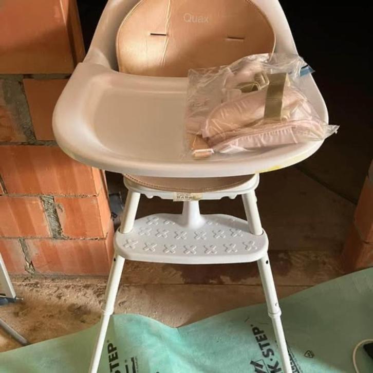 Eetstoel / Kinderstoel merk Quax 2 stuks, Kinderen en Baby's, Kinderstoelen, Gebruikt, Meegroeistoel, Aanschuifbaar, Afneembaar eetblad