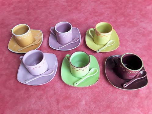 Set porseleinen kopjes, lepels, schotels, originele doos, Huis en Inrichting, Keuken | Servies, Nieuw, Kop(pen) en/of Schotel(s)