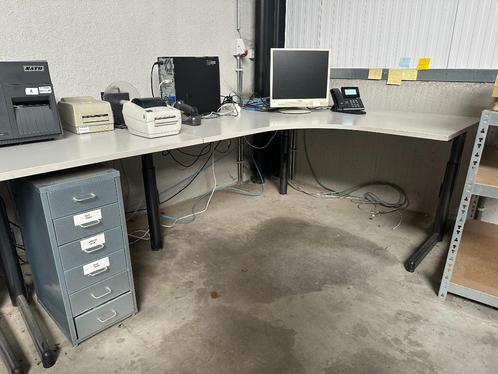 Grijze bureau U-vorm in hoogte verstelbaar, Zakelijke goederen, Kantoor en Winkelinrichting | Kantoormeubilair en Inrichting, Bureau