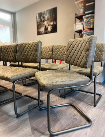 Stoelen beschikbaar voor biedingen