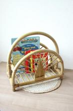 Vintage Rotan krantenrekje, Huis en Inrichting, Woonaccessoires | Krantenbakken en Lectuurbakken, Ophalen of Verzenden, Gebruikt