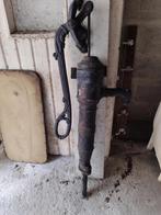 Pompe à eau en fer forger, Ophalen
