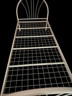 Bedframe metaal, Huis en Inrichting, Slaapkamer | Bedden, Ophalen, Gebruikt, Wit, Twijfelaar