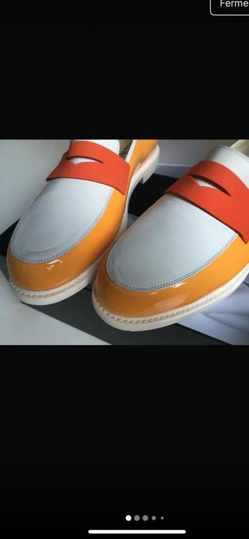 Pollini instappers, oranje en witte lakschoenen beschikbaar voor biedingen