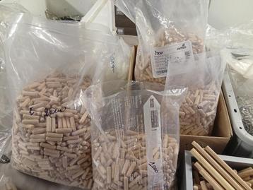 Beuken deuvels 8mm x 30 mm beschikbaar voor biedingen