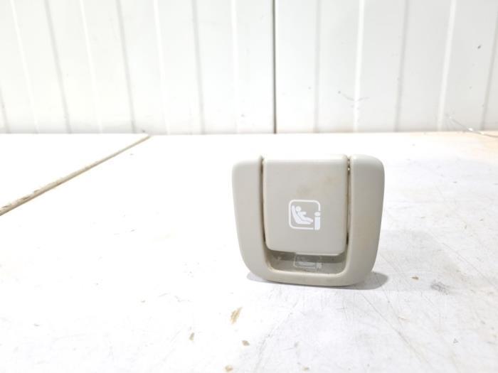 Isofix steun van een Volvo S90, Auto-onderdelen, Interieur en Bekleding, Volvo, Gebruikt, 3 maanden garantie, Ophalen of Verzenden