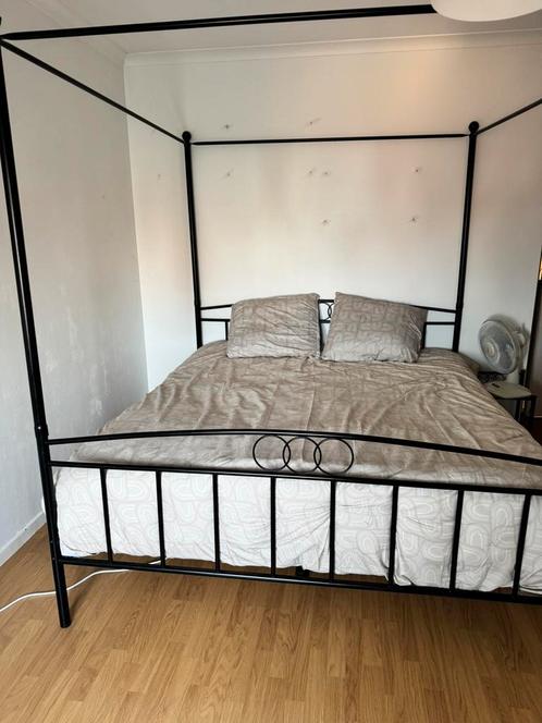 Tweepersoons hemelbed + matras in goede staat, Huis en Inrichting, Slaapkamer | Bedden, Zo goed als nieuw, Tweepersoons, Zwart