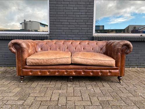 Stoere Chesterfield zetel vintage cognac GRATIS GELEVERD, Huis en Inrichting, Zetels | Voetbanken en poefs, Leer, Ophalen of Verzenden