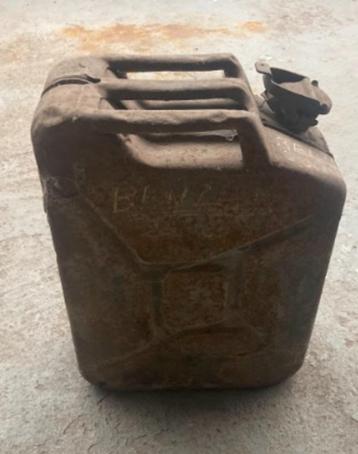 Originele oude metalen jerrycans (5 stuks) - diverse  beschikbaar voor biedingen