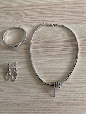 Nona juwelenset(oorbellen,armband,halsketting)