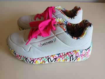 Skechers bijna NIEUW 33 beschikbaar voor biedingen