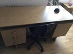 Bureau met bureaustoel gratis op te halen, Huis en Inrichting, Bureaus, Ophalen, Zo goed als nieuw, Bureau
