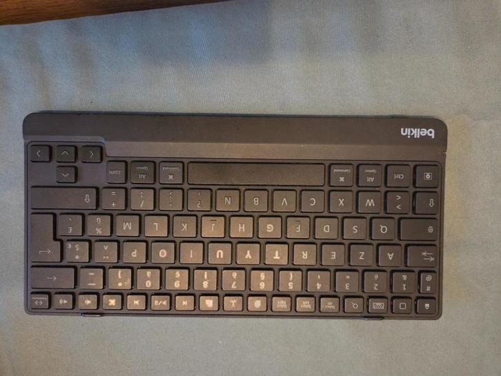 Belkin Bluetooth-toetsenbord F5L114 (AZERTY), Computers en Software, Toetsenborden, Gebruikt, Azerty, Draadloos, Ophalen of Verzenden