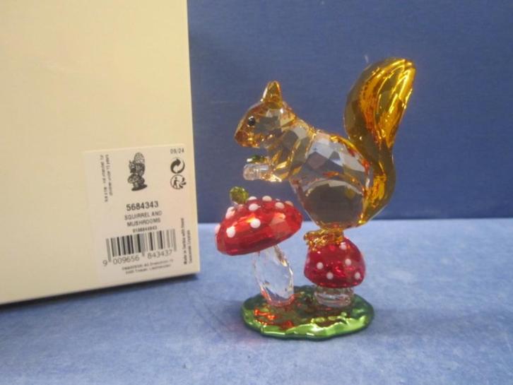 Swarovski Idyllia Eekhoorn en paddenstoelen, Verzamelen, Swarovski, Nieuw, Figuurtje, Ophalen of Verzenden