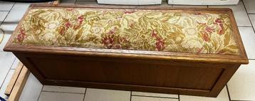 Banc coffre en bois vintage beschikbaar voor biedingen