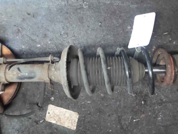 Barre amortisseur avant gauche d'un Volkswagen Bora, Autos : Pièces & Accessoires, Suspension & Châssis, Volkswagen, Utilisé, 3 mois de garantie