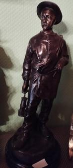 "Le mineur". bronze + marbre. A. Moreau. 50 cm, Bronze, Enlèvement