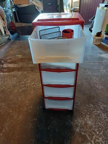 Kastje 5 laden beschikbaar voor biedingen