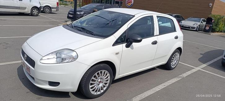 Fiat grande punto 2009, Auto's, Fiat, Particulier, Grande Punto, Benzine, 5 deurs, Handgeschakeld, Wit, Zwart, Stof, Voorwielaandrijving