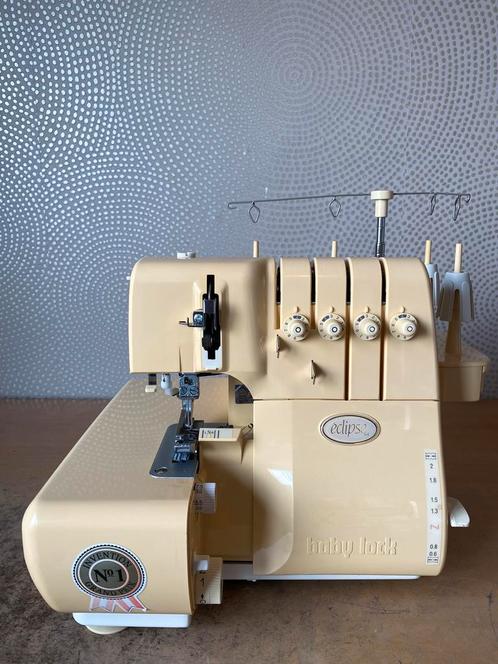 LOCKMACHINE BABYLOCK ÉCLIPSE MET JET AIR INRIJGSYSTEEM, Hobby en Vrije tijd, Naaimachines en Toebehoren, Lockmachine, Overige merken