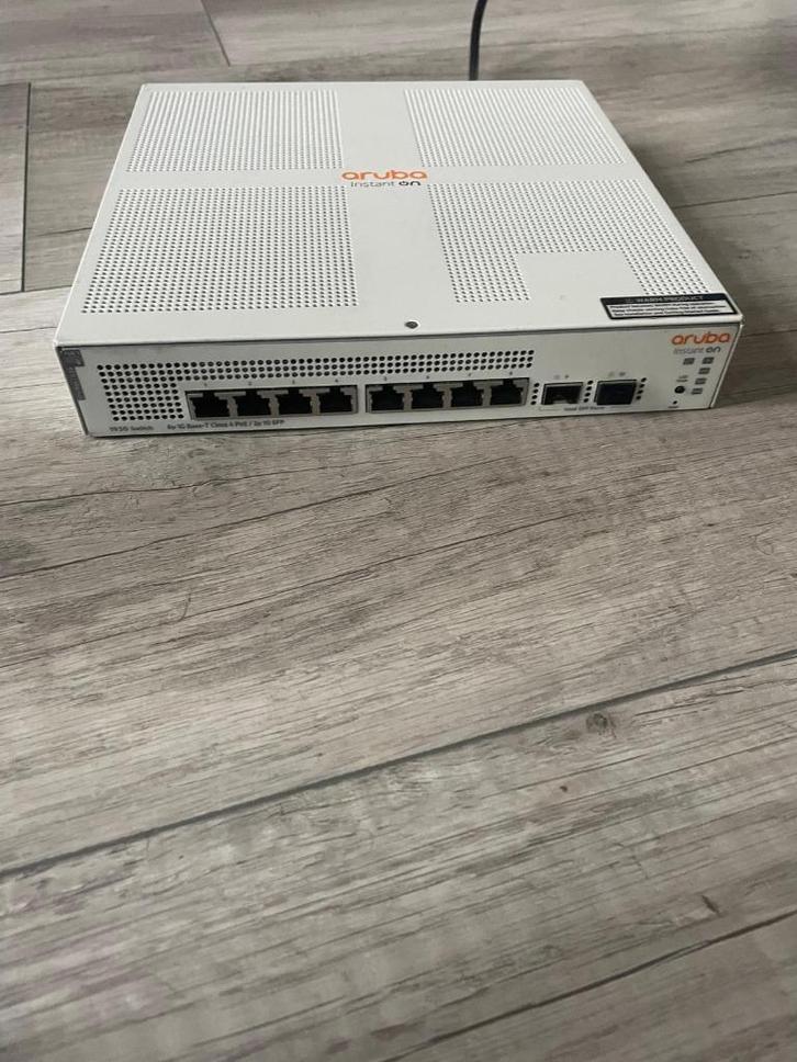 Te koop: Aruba Instant On 1930 – 8-Poorts Managed PoE Switch, Computers en Software, Netwerk switches, Refurbished, Ophalen of Verzenden