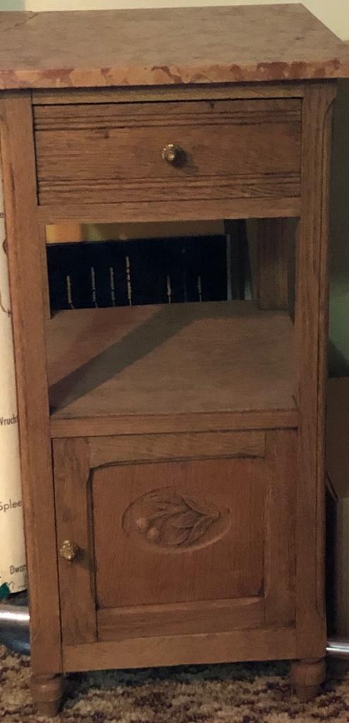 Brocante nacht kastje hout met lade en massief marmeren blad, Antiek en Kunst, Curiosa en Brocante, Ophalen