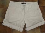 dames short, maat 38. short kan hoger opgeknoopt worden., Kleding | Dames, Broeken en Pantalons, Ophalen of Verzenden, Zo goed als nieuw