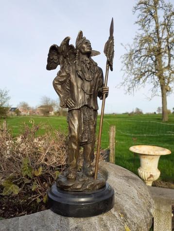 STATUE D'UN INDIEN ET DE SON AIGLE EN BRONZE SIGNE 