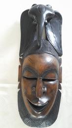 Groot Afrikaanse masker, Ophalen