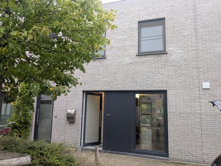 Moderne rustige woning te huur in centrum Kortrijk, Immo, Huizen te huur, Provincie West-Vlaanderen, Tussenwoning, Direct bij eigenaar