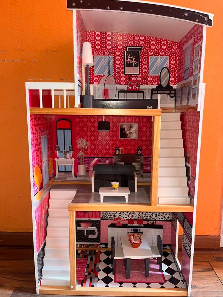 houten Barbie huisje, Kinderen en Baby's, Speelgoed | Poppenhuizen, Gebruikt, Poppenhuis, Ophalen